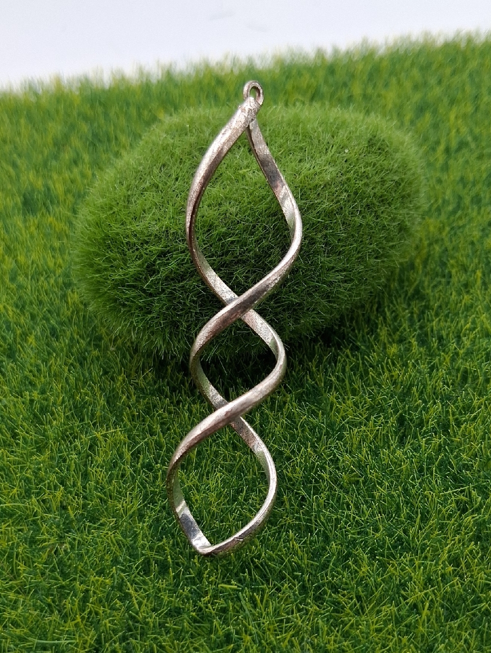 Silver Tone Twisted Infinity Pendant - Sleek Spiral Design P501